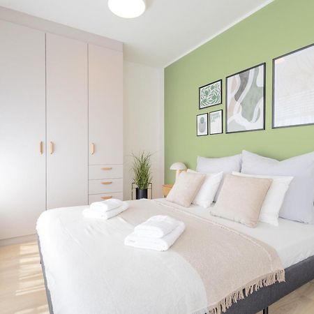 Bright 2Br - 8Th Floor, Balcony, Free Parking - By Gravity Pragueアパートメント エクステリア 写真