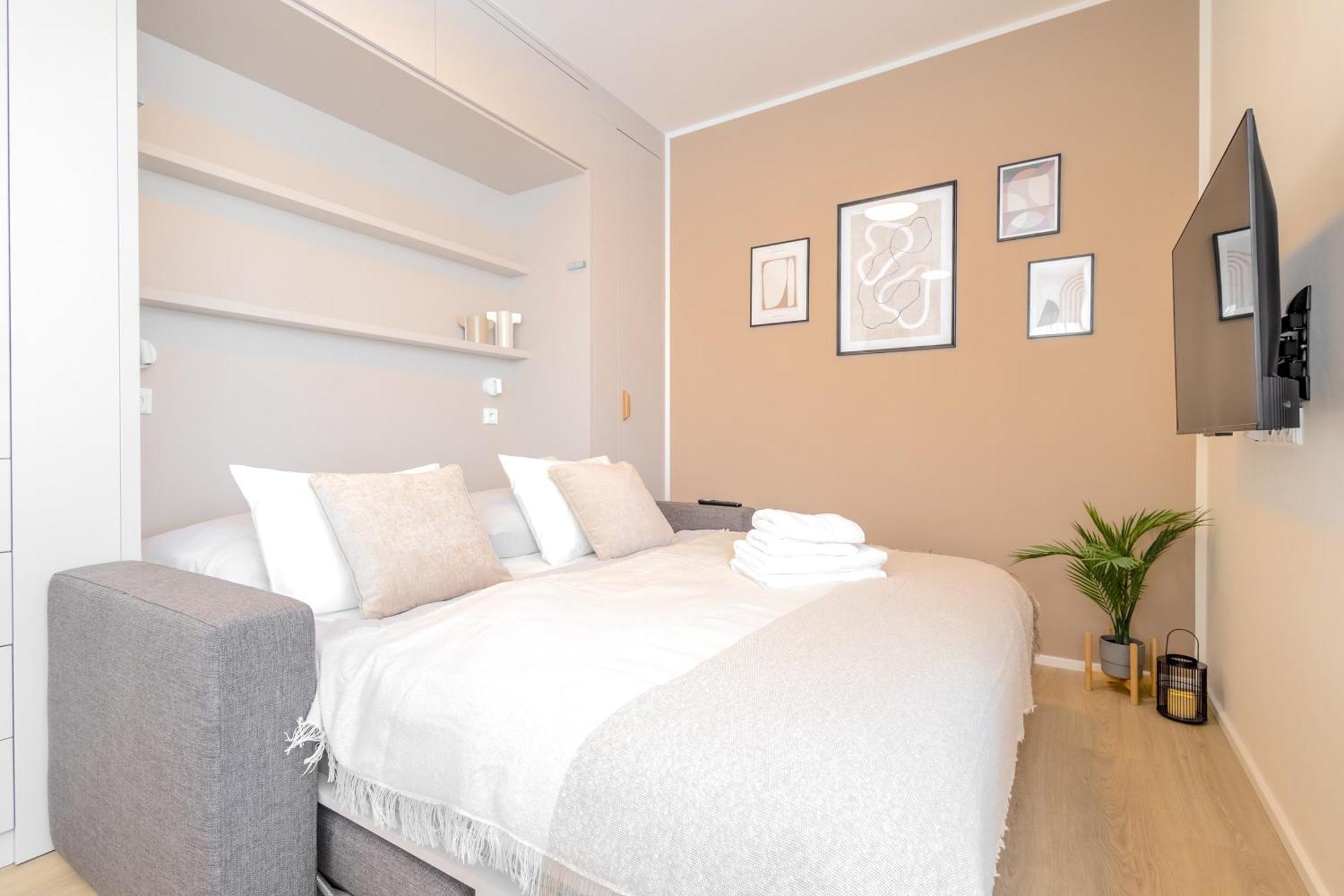 Bright 2Br - 8Th Floor, Balcony, Free Parking - By Gravity Pragueアパートメント エクステリア 写真