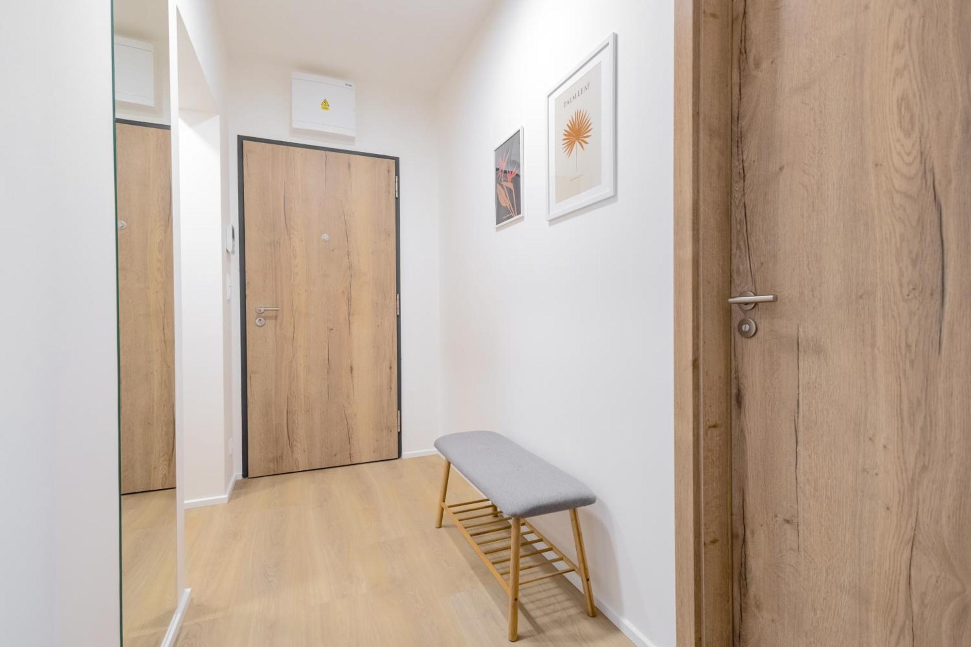 Bright 2Br - 8Th Floor, Balcony, Free Parking - By Gravity Pragueアパートメント エクステリア 写真
