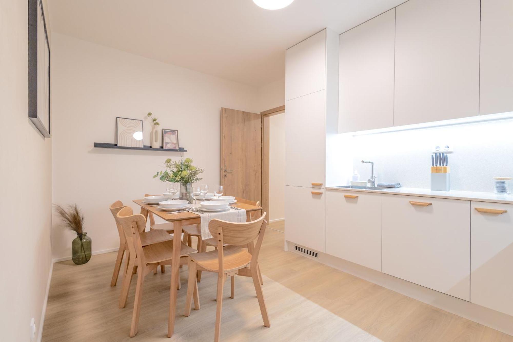 Bright 2Br - 8Th Floor, Balcony, Free Parking - By Gravity Pragueアパートメント エクステリア 写真