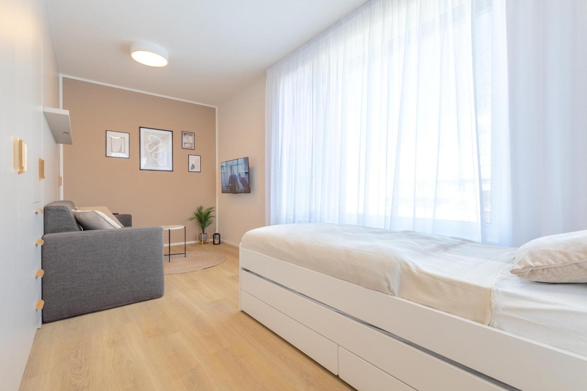 Bright 2Br - 8Th Floor, Balcony, Free Parking - By Gravity Pragueアパートメント エクステリア 写真