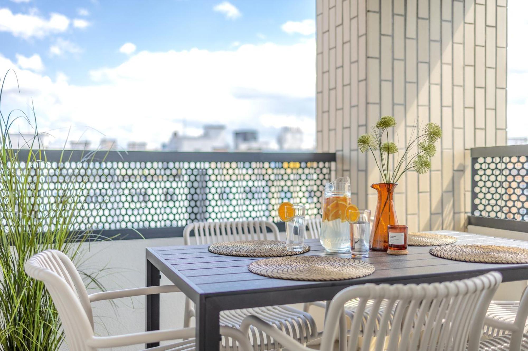 Bright 2Br - 8Th Floor, Balcony, Free Parking - By Gravity Pragueアパートメント エクステリア 写真