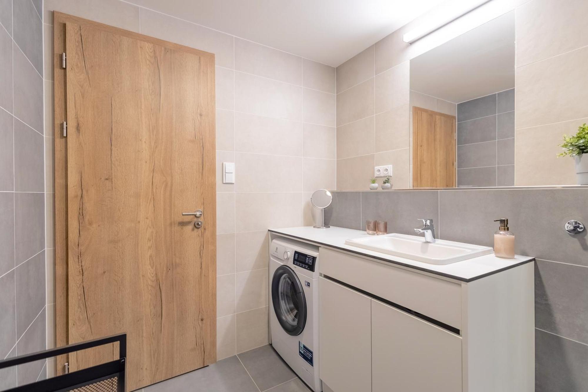 Bright 2Br - 8Th Floor, Balcony, Free Parking - By Gravity Pragueアパートメント エクステリア 写真