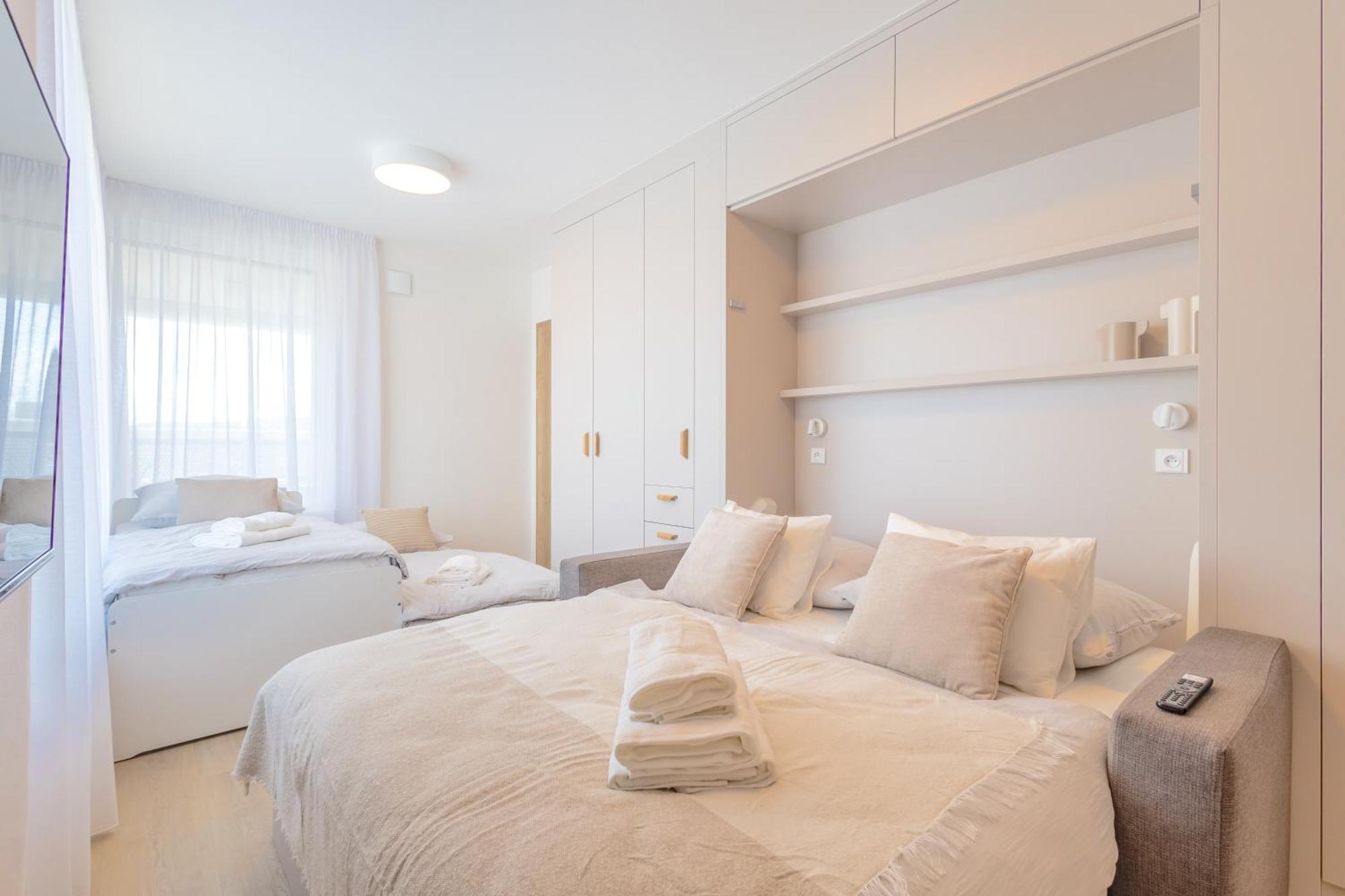 Bright 2Br - 8Th Floor, Balcony, Free Parking - By Gravity Pragueアパートメント エクステリア 写真
