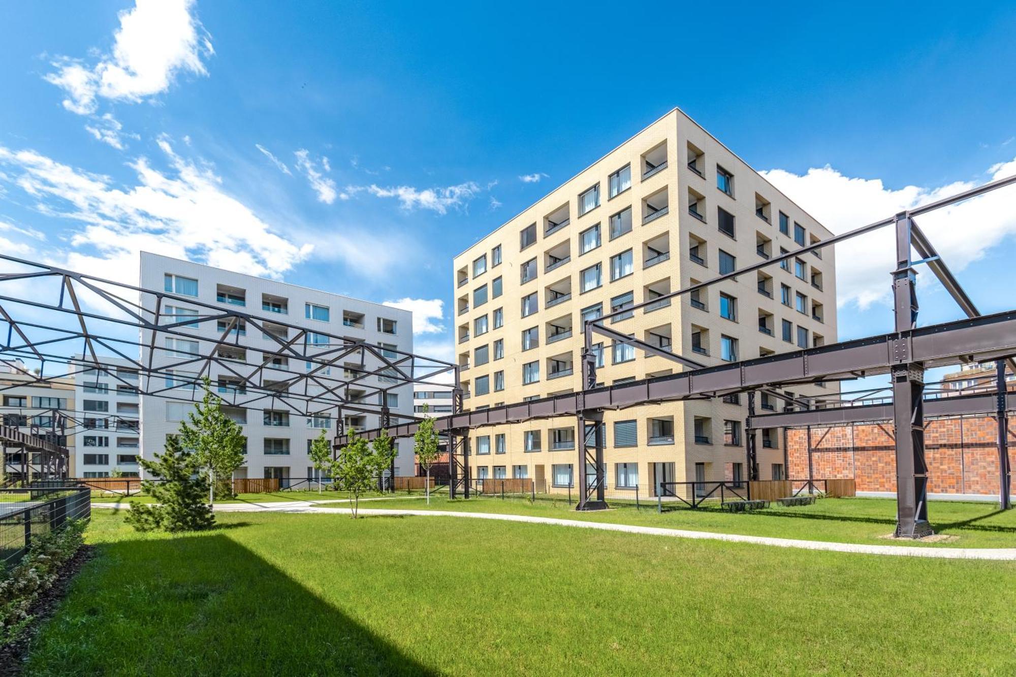 Bright 2Br - 8Th Floor, Balcony, Free Parking - By Gravity Pragueアパートメント エクステリア 写真