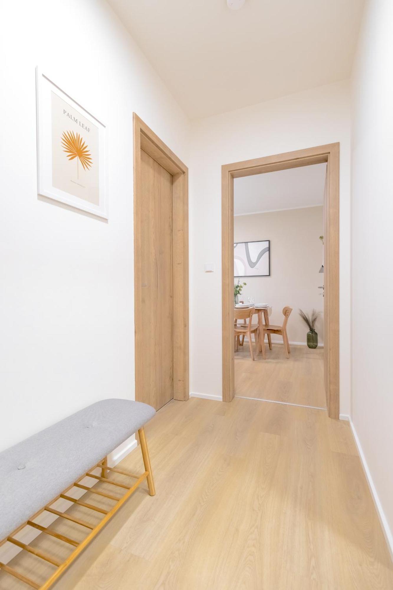 Bright 2Br - 8Th Floor, Balcony, Free Parking - By Gravity Pragueアパートメント エクステリア 写真