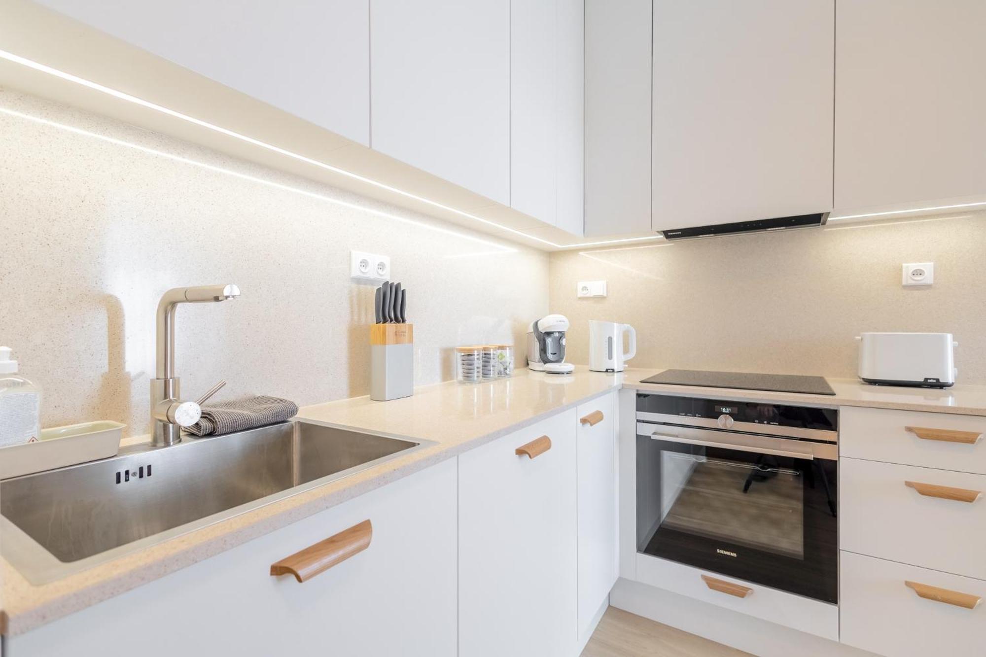 Bright 2Br - 8Th Floor, Balcony, Free Parking - By Gravity Pragueアパートメント エクステリア 写真