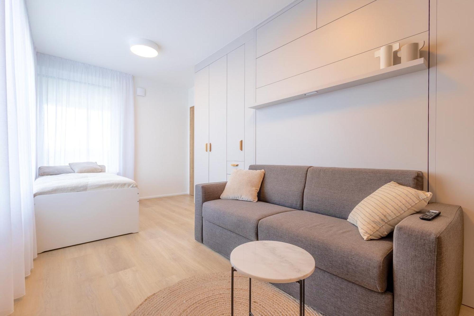 Bright 2Br - 8Th Floor, Balcony, Free Parking - By Gravity Pragueアパートメント エクステリア 写真