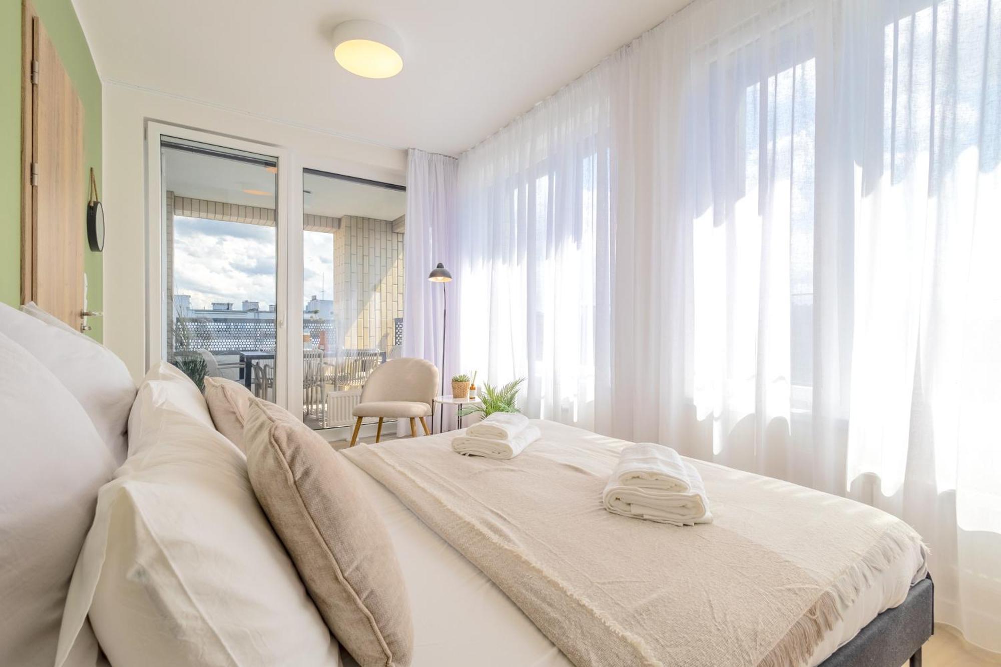 Bright 2Br - 8Th Floor, Balcony, Free Parking - By Gravity Pragueアパートメント エクステリア 写真