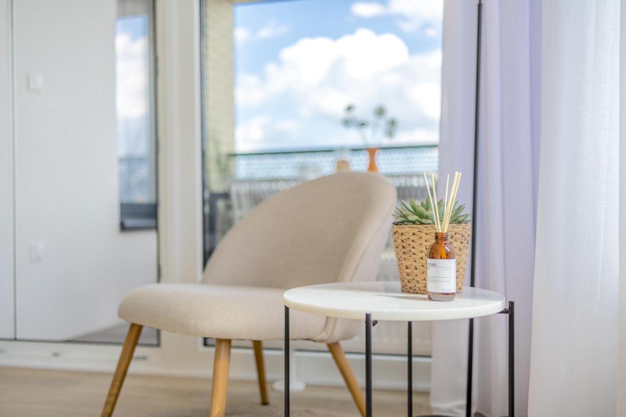 Bright 2Br - 8Th Floor, Balcony, Free Parking - By Gravity Pragueアパートメント エクステリア 写真