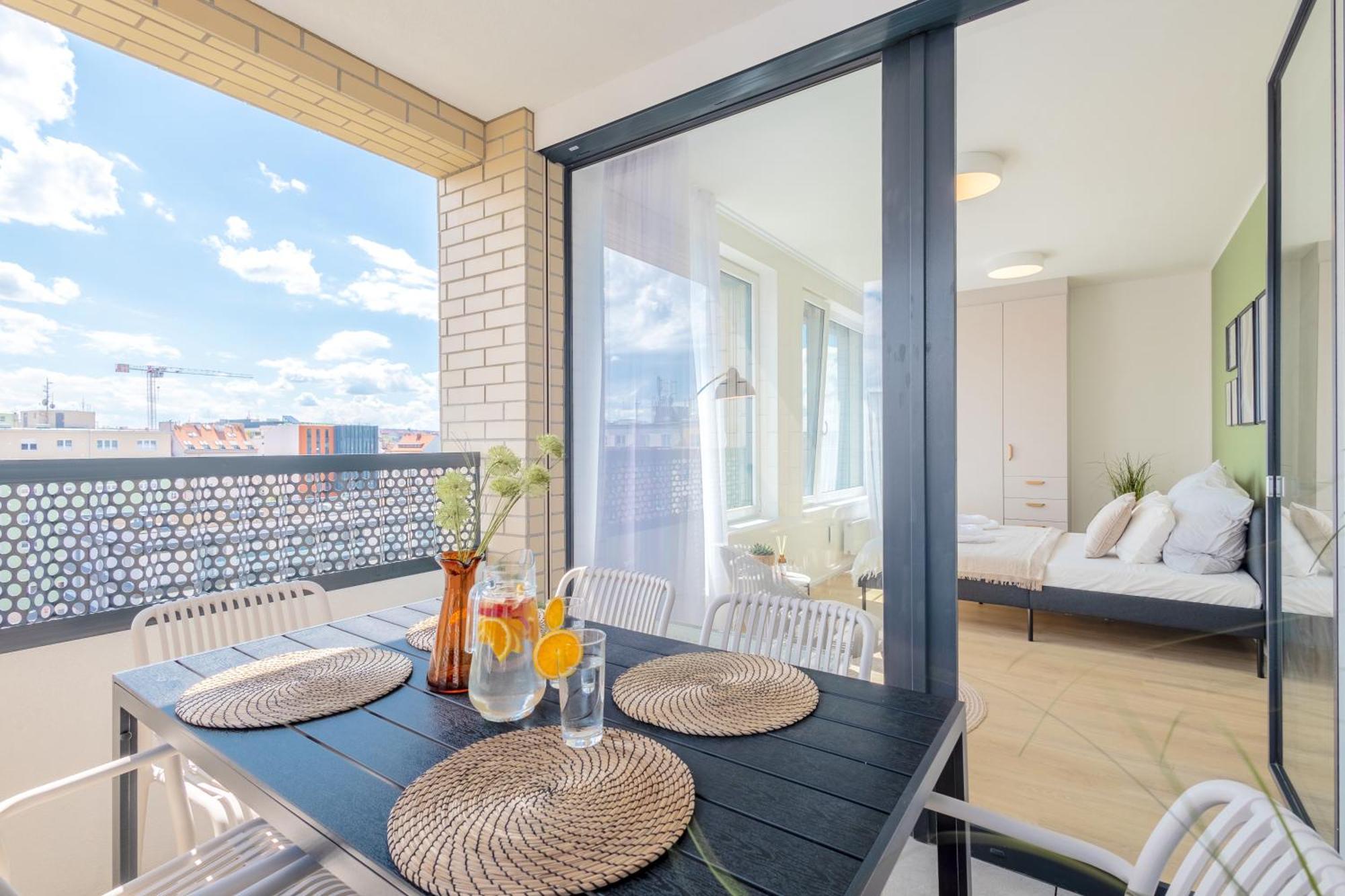 Bright 2Br - 8Th Floor, Balcony, Free Parking - By Gravity Pragueアパートメント エクステリア 写真