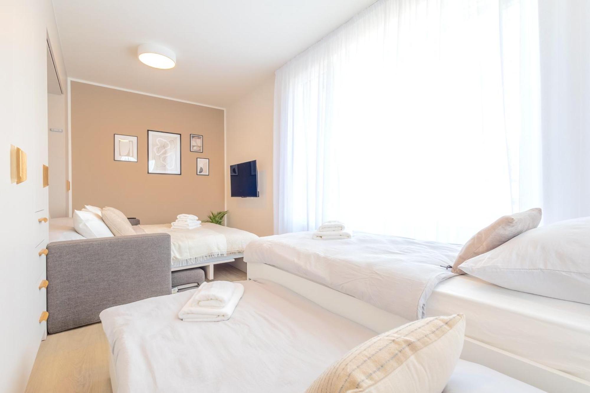 Bright 2Br - 8Th Floor, Balcony, Free Parking - By Gravity Pragueアパートメント エクステリア 写真